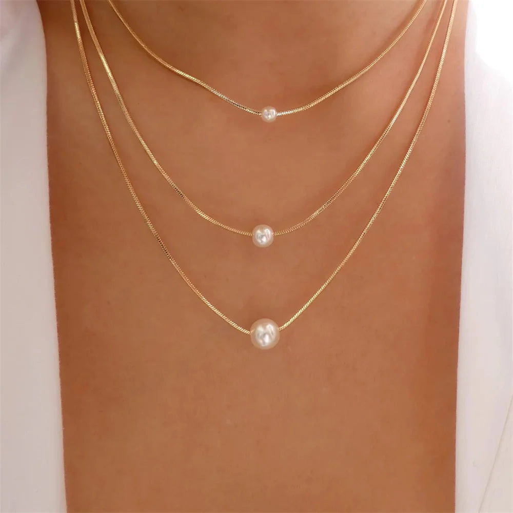 Vintage elegant round pearl pendant necklace for women, featuring multi-layer gold chain choker jewelry.