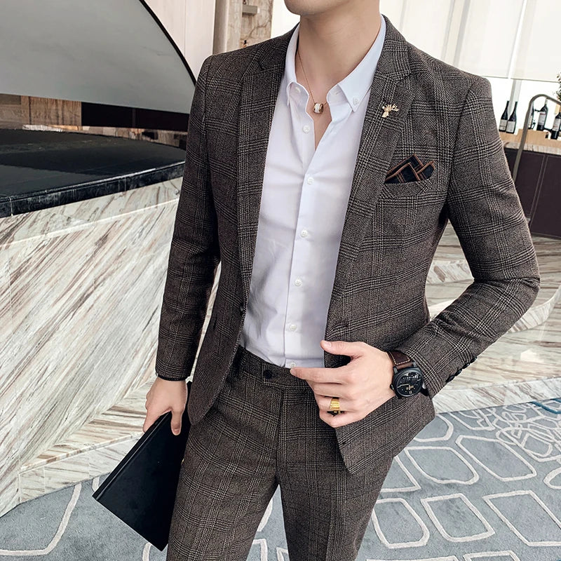 Men's British style business suit by Showlu Fashion, 2-piece jacket and pants, tailored fit in classic dark color.