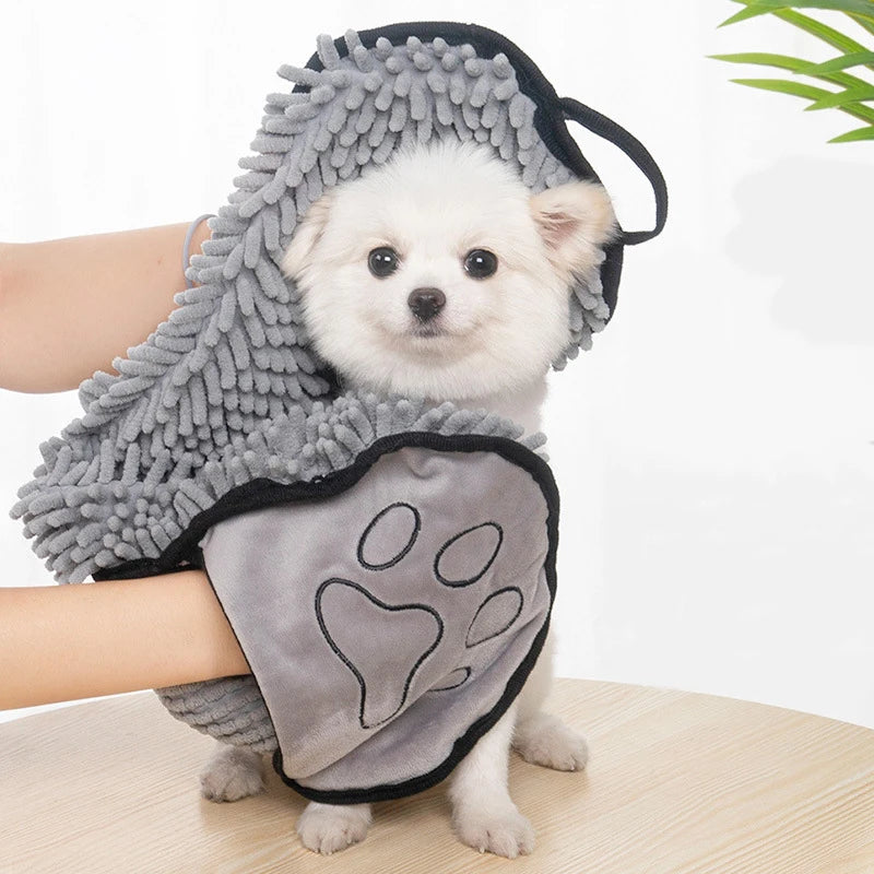 Soft Showlu Fashion pet bath robe towel, super absorbent dog and cat bath towel for quick, convenient pet cleaning.