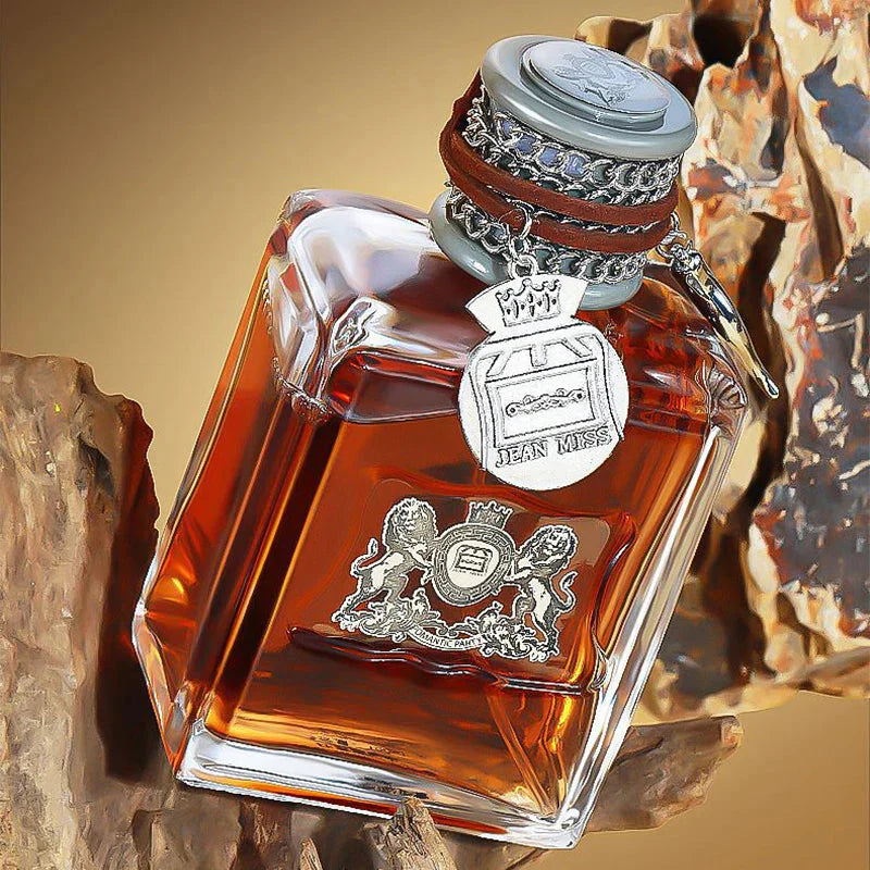 Eelhoe Oud Wood & Sandalwood perfume spray for men, long-lasting 250ml bottle, featuring a sleek design and luxurious scent.