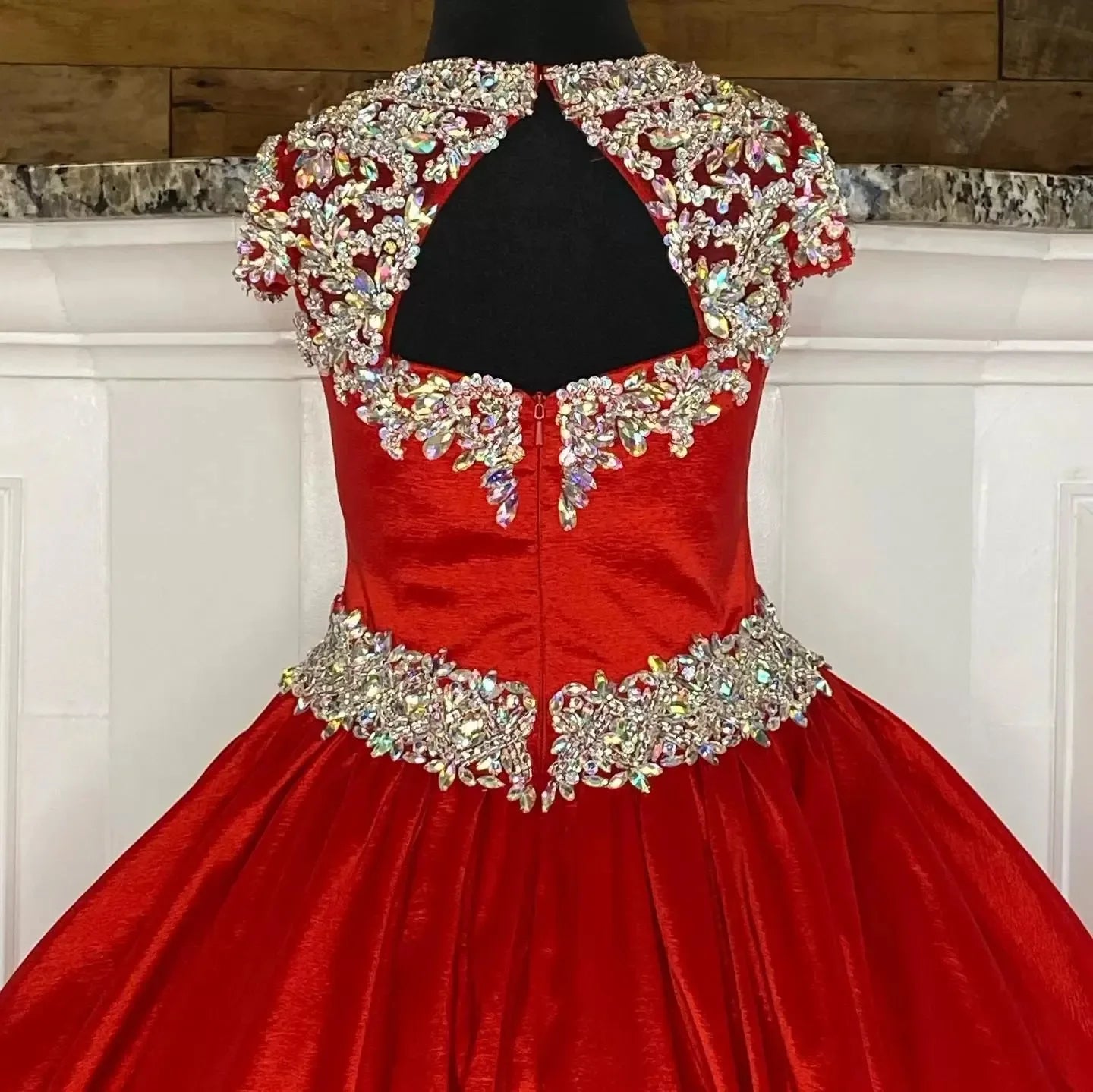 Red Sleeveless Flower Girl Dresses For Wedding Satin Crystal Floor Length Baby Girl Birthday Dresses for Photoshoot Customized