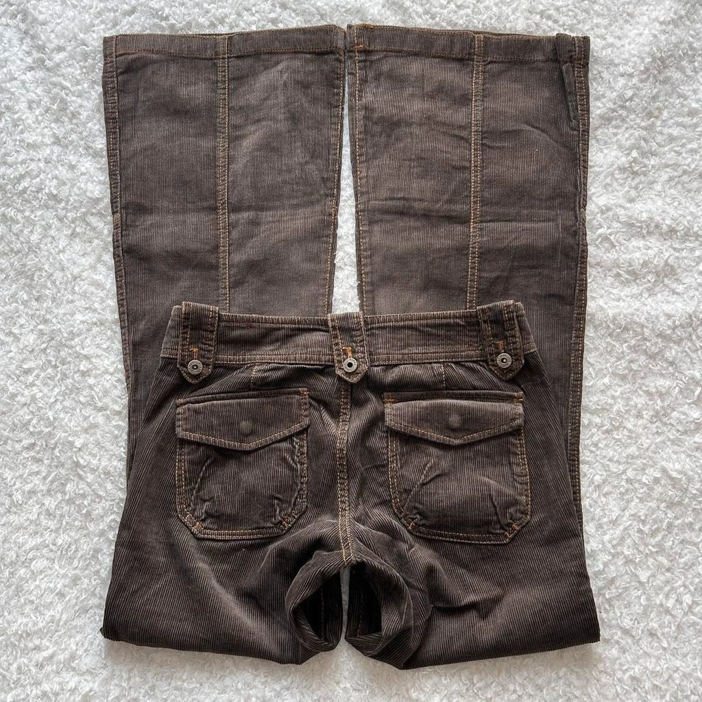 Y2K brown flared jeans for women, low-rise denim trousers with goth retro style, multiple pockets, slim fit, and flared hem.