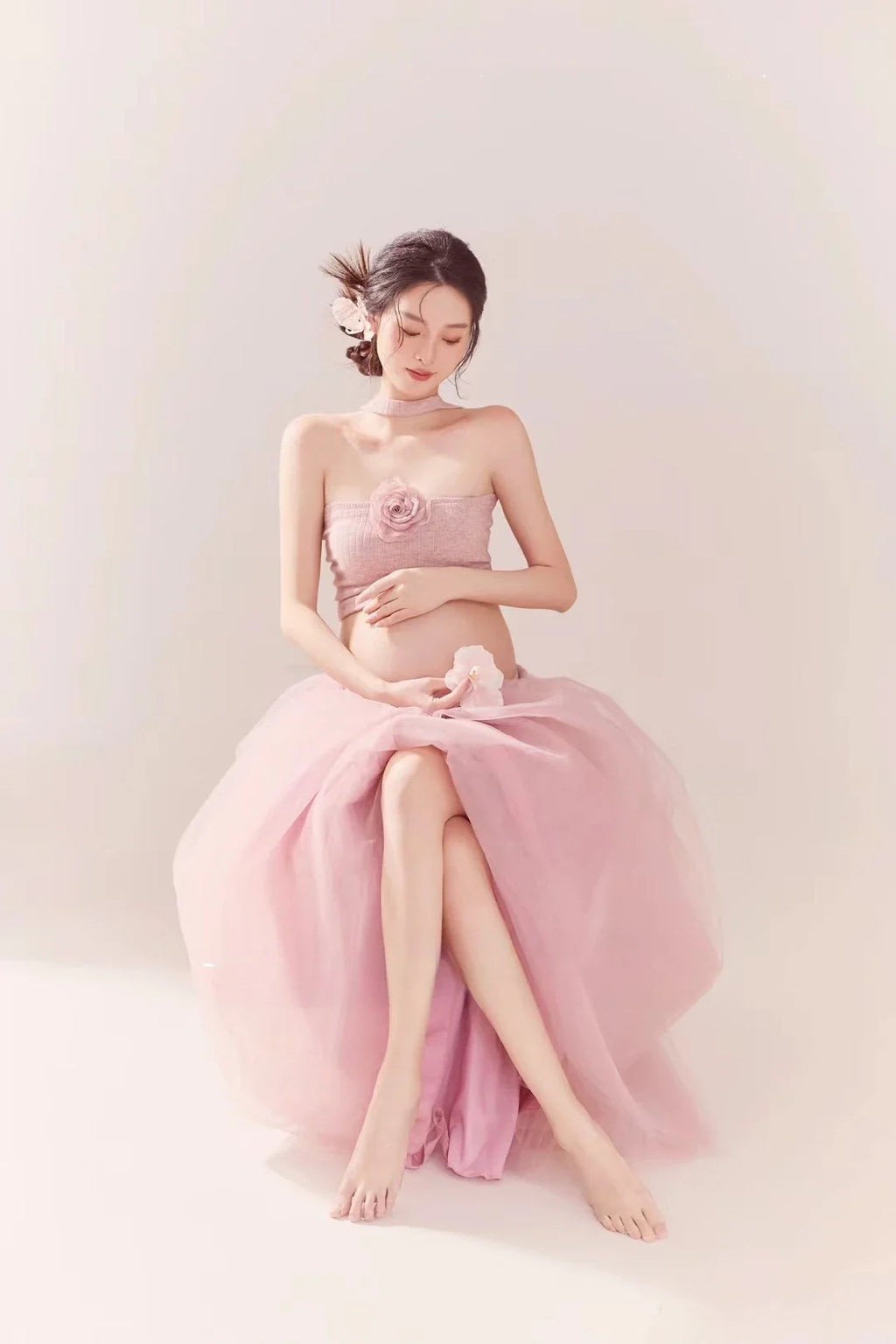 Pink tube top and mesh tutu skirt maternity photography outfit by Showlu Fashion Store, perfect for maternity photoshoots.