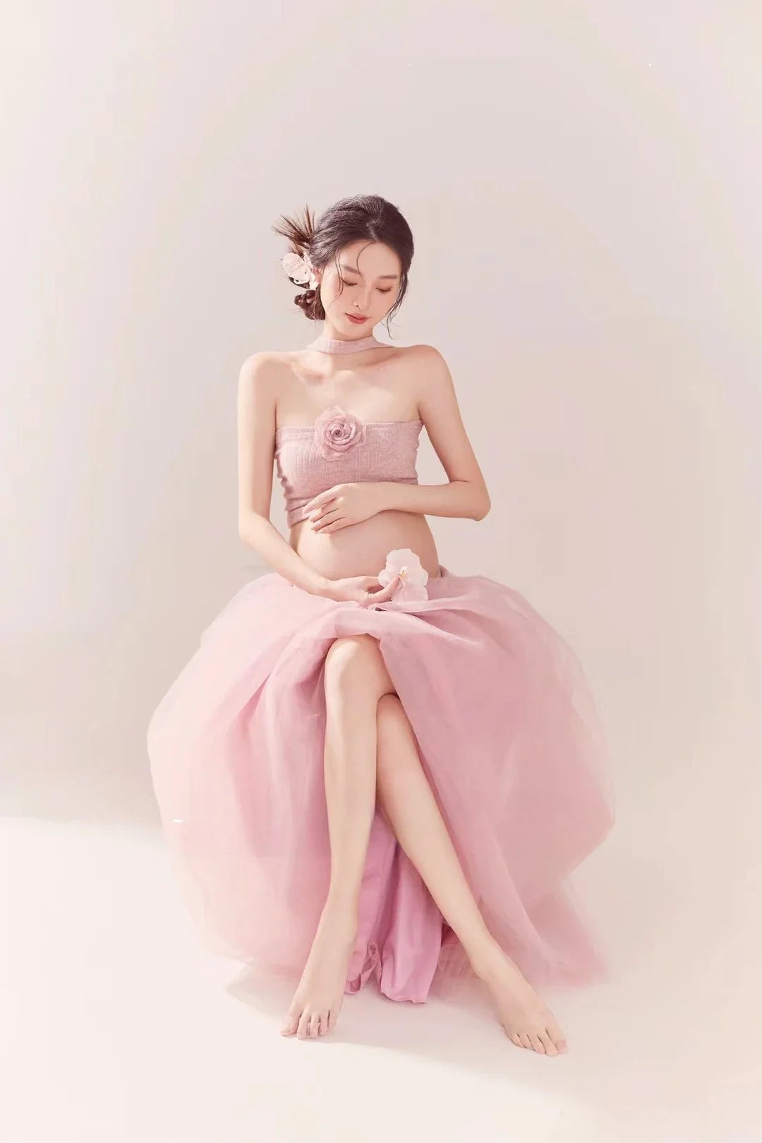 Pink tube top and mesh tutu skirt maternity photography outfit by Showlu Fashion Store, perfect for maternity photoshoots.