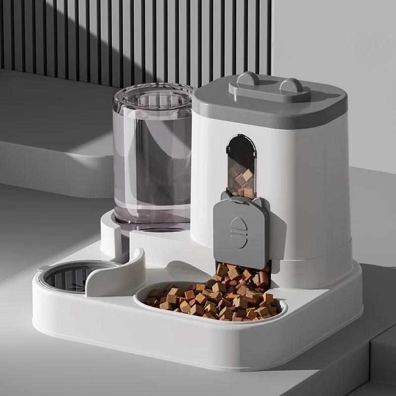 Showlu Smart General automatic pet feeder with digital control and food dispenser for convenient pet feeding.