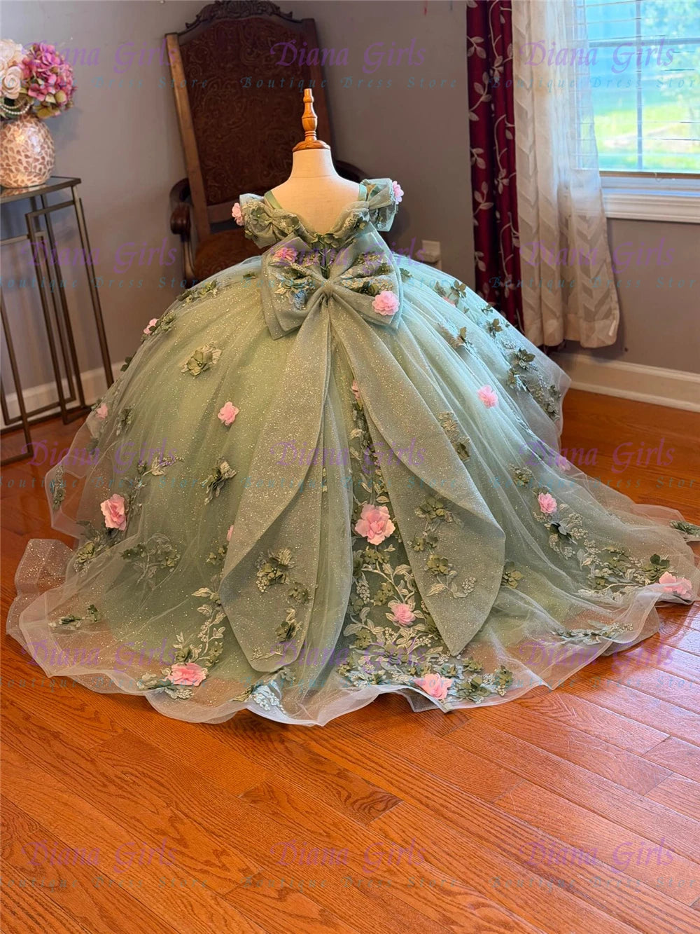 New Quality Flower Girl Dress with Exquisite Applique Dresses for Girls Wedding with Ruffles Sparkly Ball Gown Dress for Girls