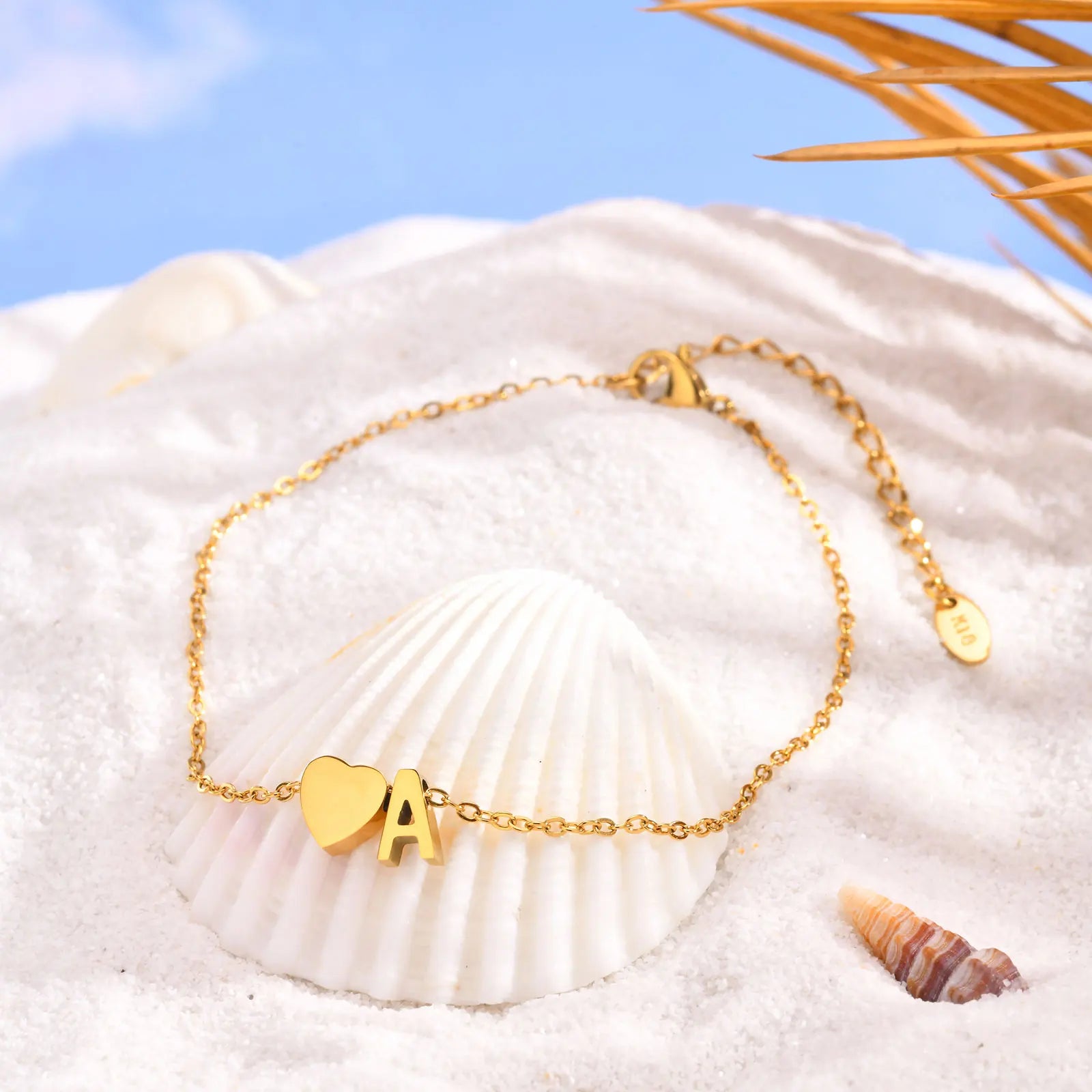 Women’s stainless steel heart initial anklet bracelet with adjustable beach jewelry design and personalized name foot chain.