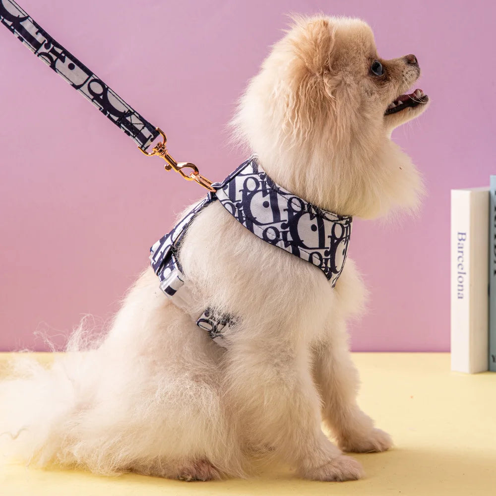 Small and medium dog chest and back harness with leash, Showlu Fashion pet supplies for secure walking and control.