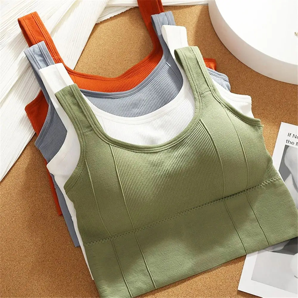 Seamless breathable sports bra for women, anti-sweat, shockproof fitness top with push-up design for gym and yoga workouts.