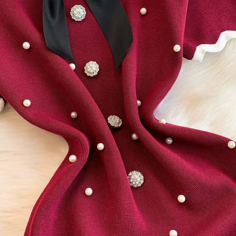 Showlu Smart General 2026 Summer women's pearl dress featuring a Hepburn style bow collar, short sleeves, and bodycon fit.