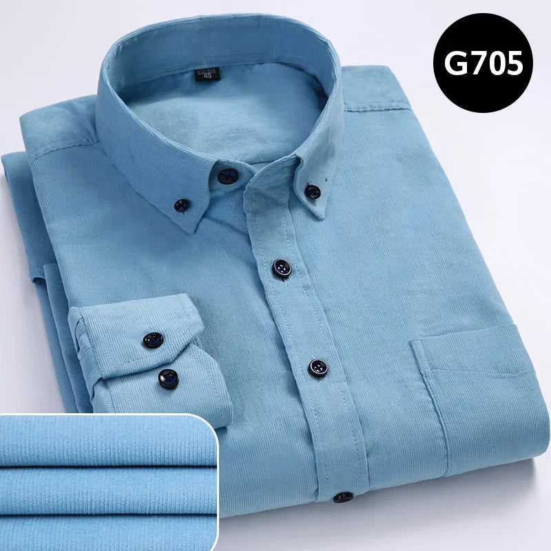 Long sleeve men's cotton corduroy shirt in warm, solid design with pockets, regular fit, ideal for casual autumn wear.
