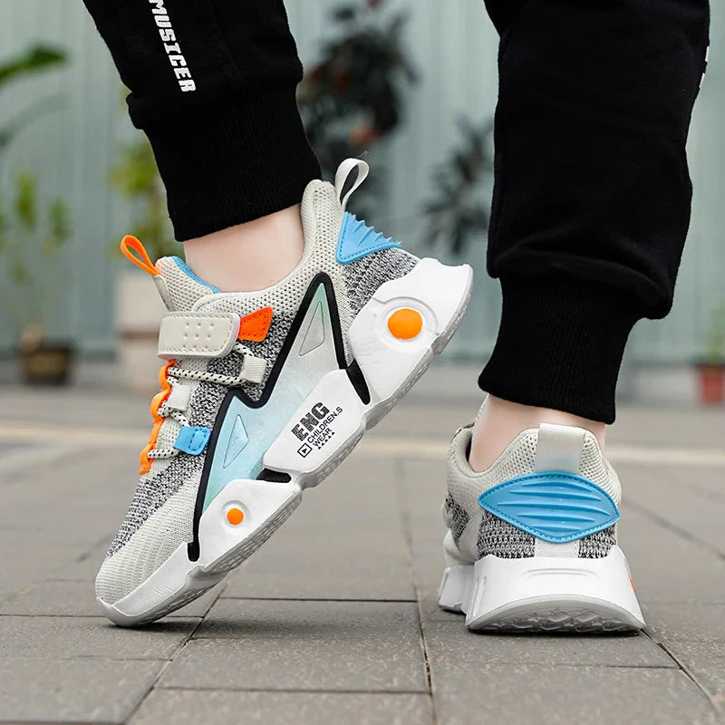 SHOWLU girls' mesh breathable sports shoes with sporty design and comfortable sole, ideal for leisure walking and active wear.