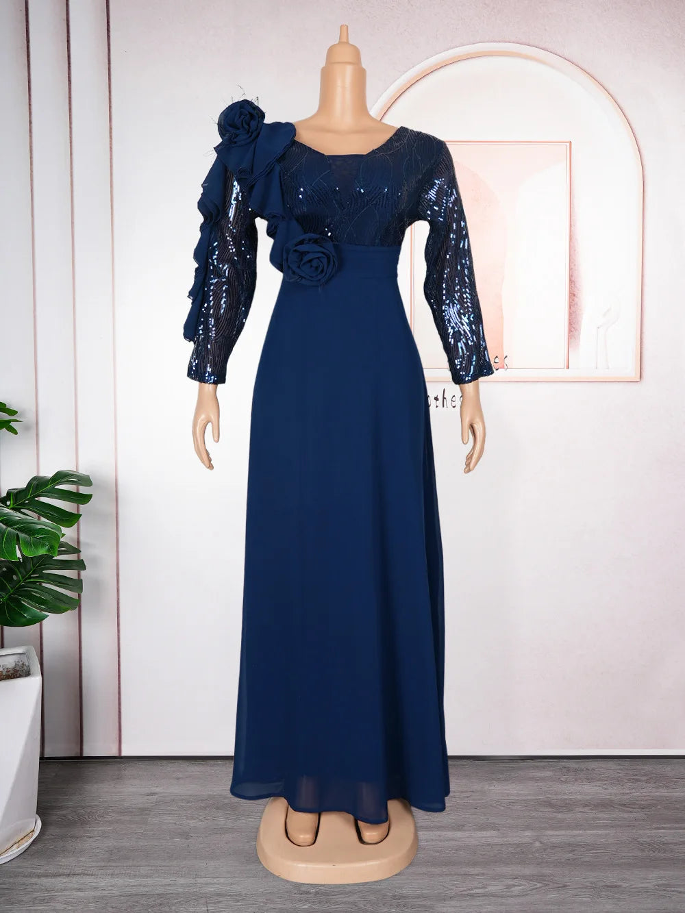 Elegant African dress for women featuring traditional Ankara dashiki design, long plus size wedding party robe, Showlu Fashion.