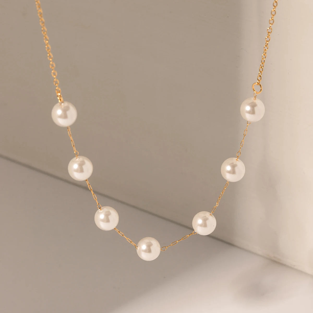 18K gold plated stainless steel necklace with freshwater pearl and zircon accents, minimalist and elegant lady jewelry piece