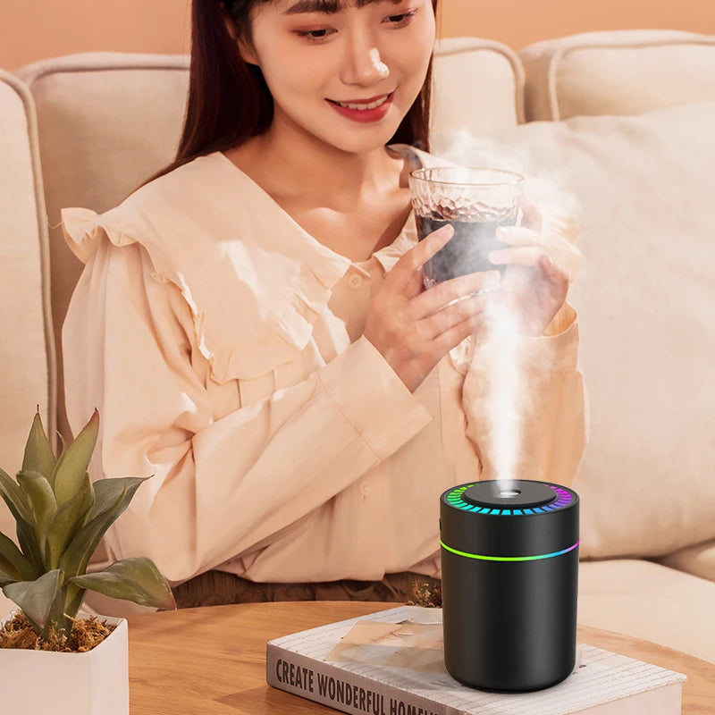 Showlu Smart aromatherapy essential oil diffuser with 180mL capacity and USB-C humidifier, sleek design in black.