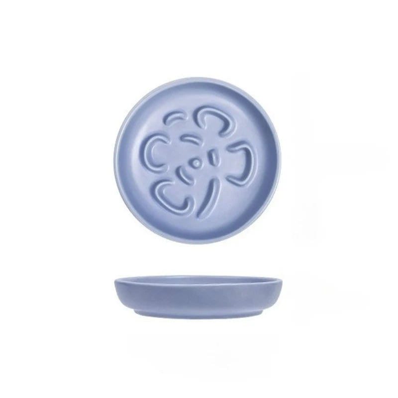 Creative clover-shaped slow food pet bowl for cats and dogs, anti-spill and anti-choking design, round pet bowl for feeding.