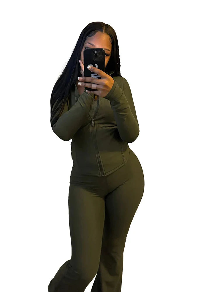 Women's two-piece tracksuit with flared pants and zip-up top from SHOWLU FASHION STORE, shown in a stylish, fitted design.