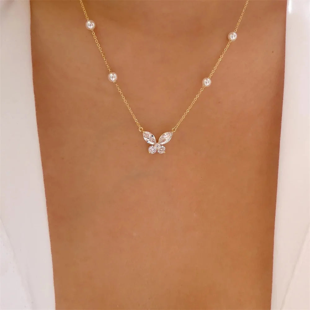 Elegant vintage round pearl pendant necklace for women, featuring multi-layer gold chain choker jewelry with a stylish, trendy look.