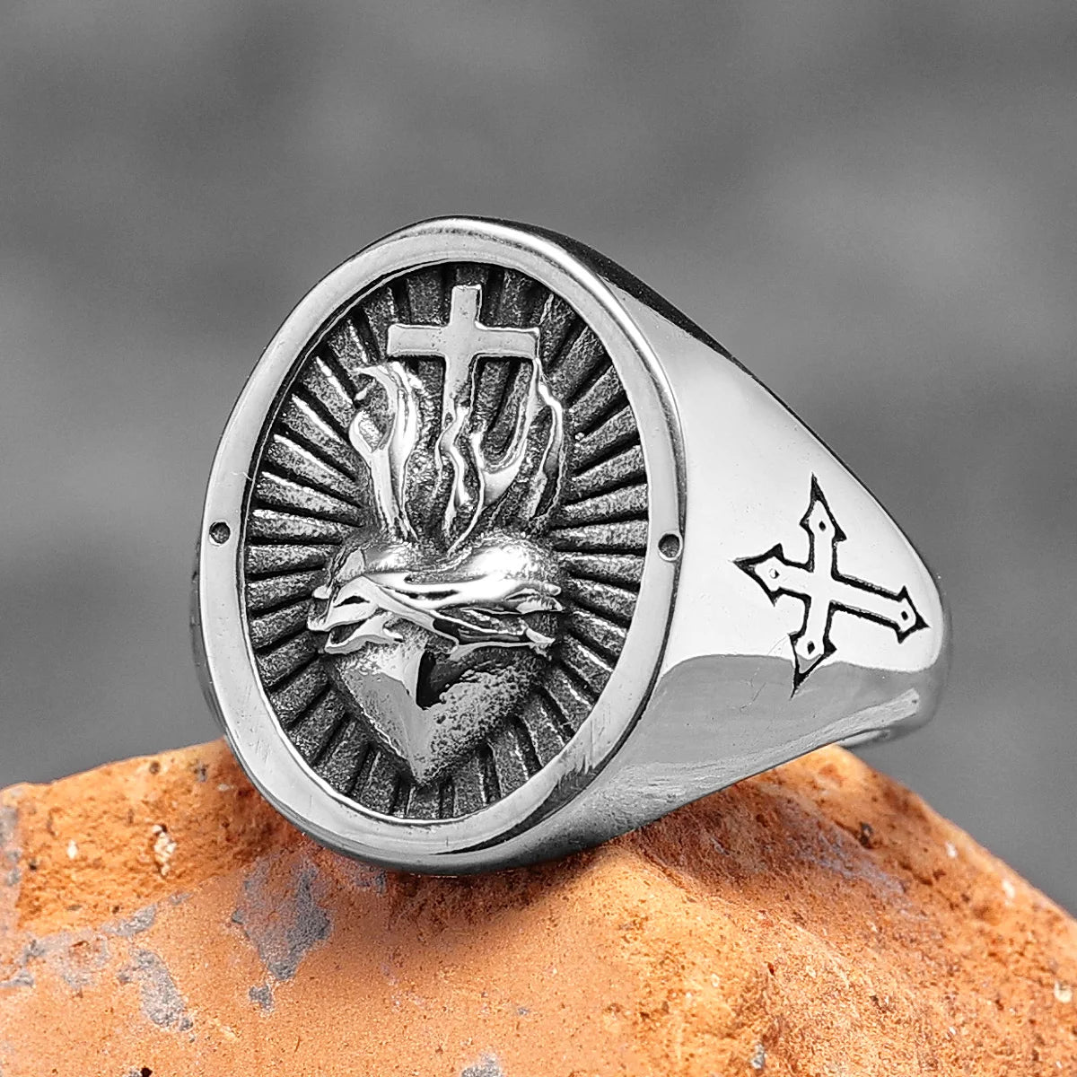 Metal Town Heart of God Cross Ring in 316L stainless steel, biker-style amulet with detailed heart and cross design.