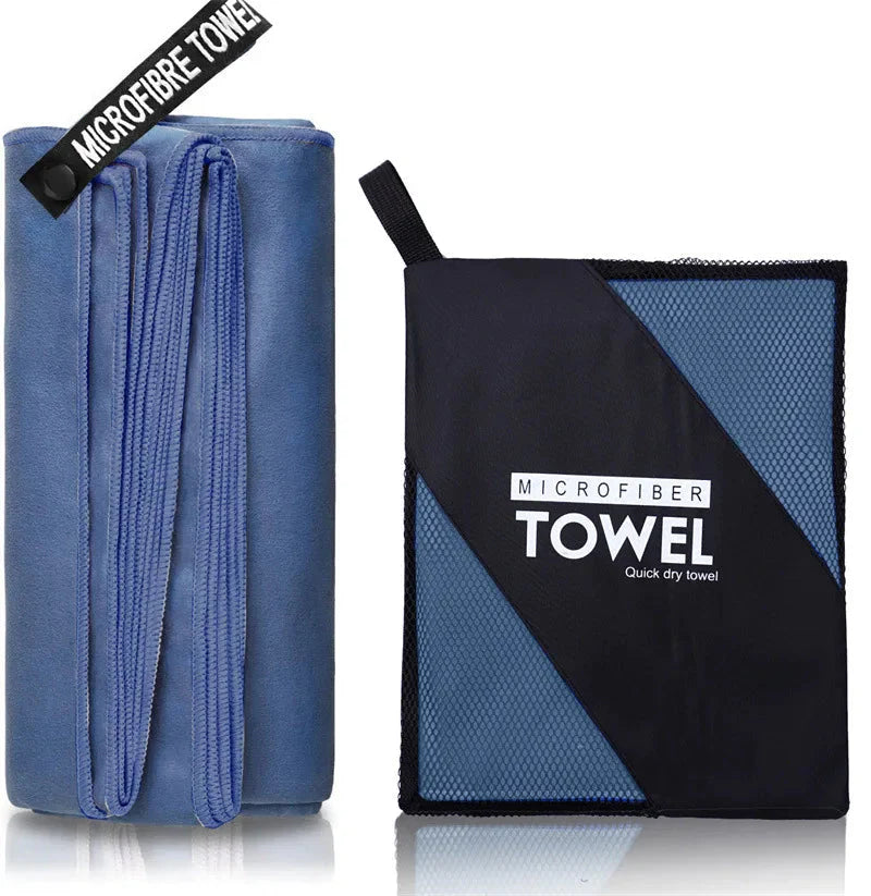SHOWLU microfiber sports towel for gym, swimming, and beach, shown hanging with quick-drying, lightweight fabric and vibrant color.