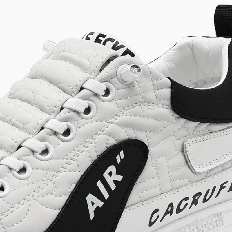 Men's fashion sneakers with thick soles, breathable and casual, featuring lace-up design and suitable for outdoor running and tennis.