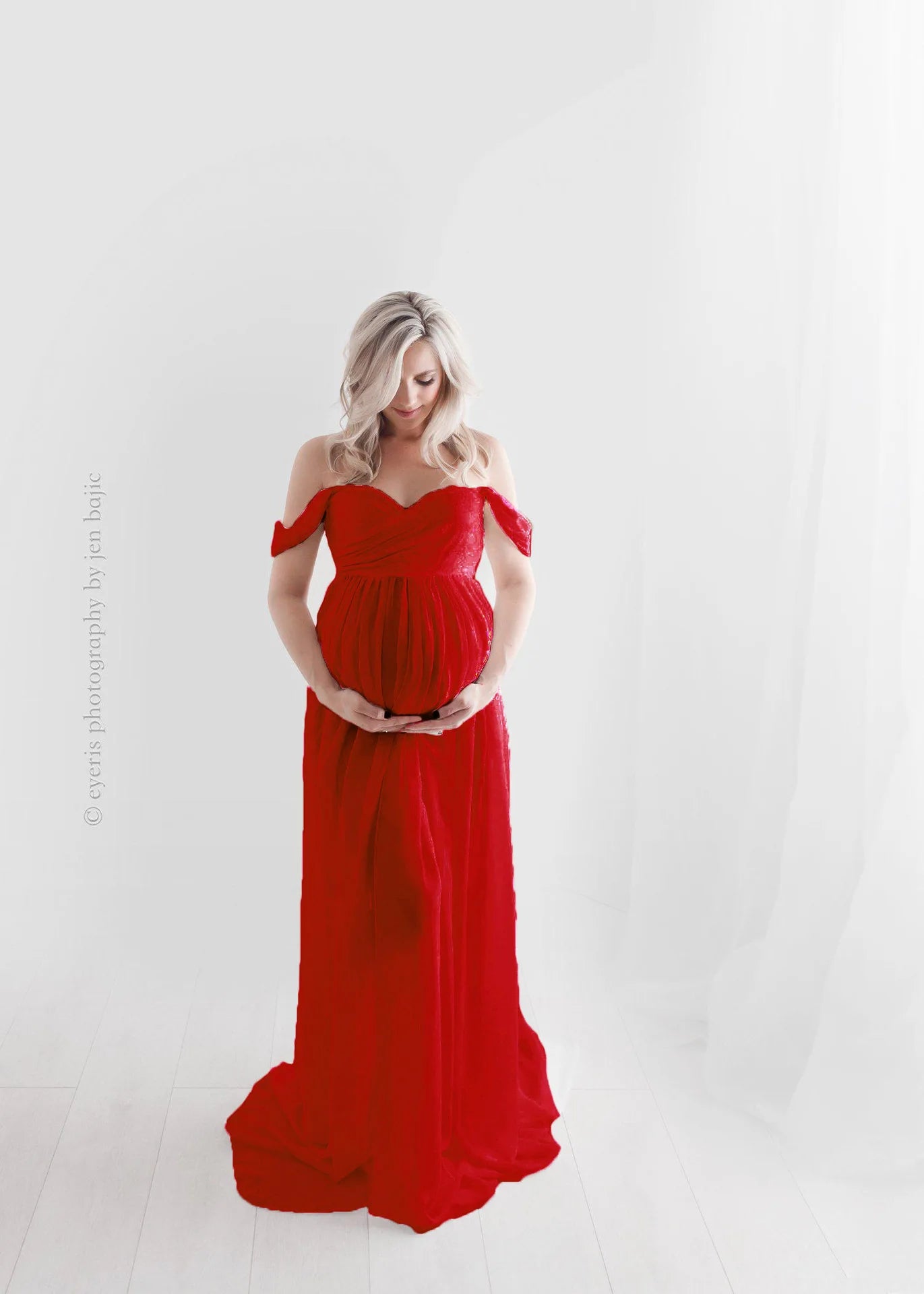 Deep V-neck tulle maternity dress with lace hollow details, long sleeves, feather accents, perfect for photoshoots by Showlu Fashion.