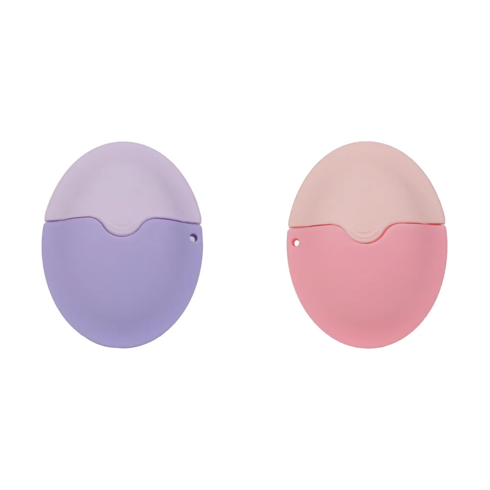 Portable 55ml sunscreen applicator with refillable silicone roll-on sponge for easy sun protection during family travel
