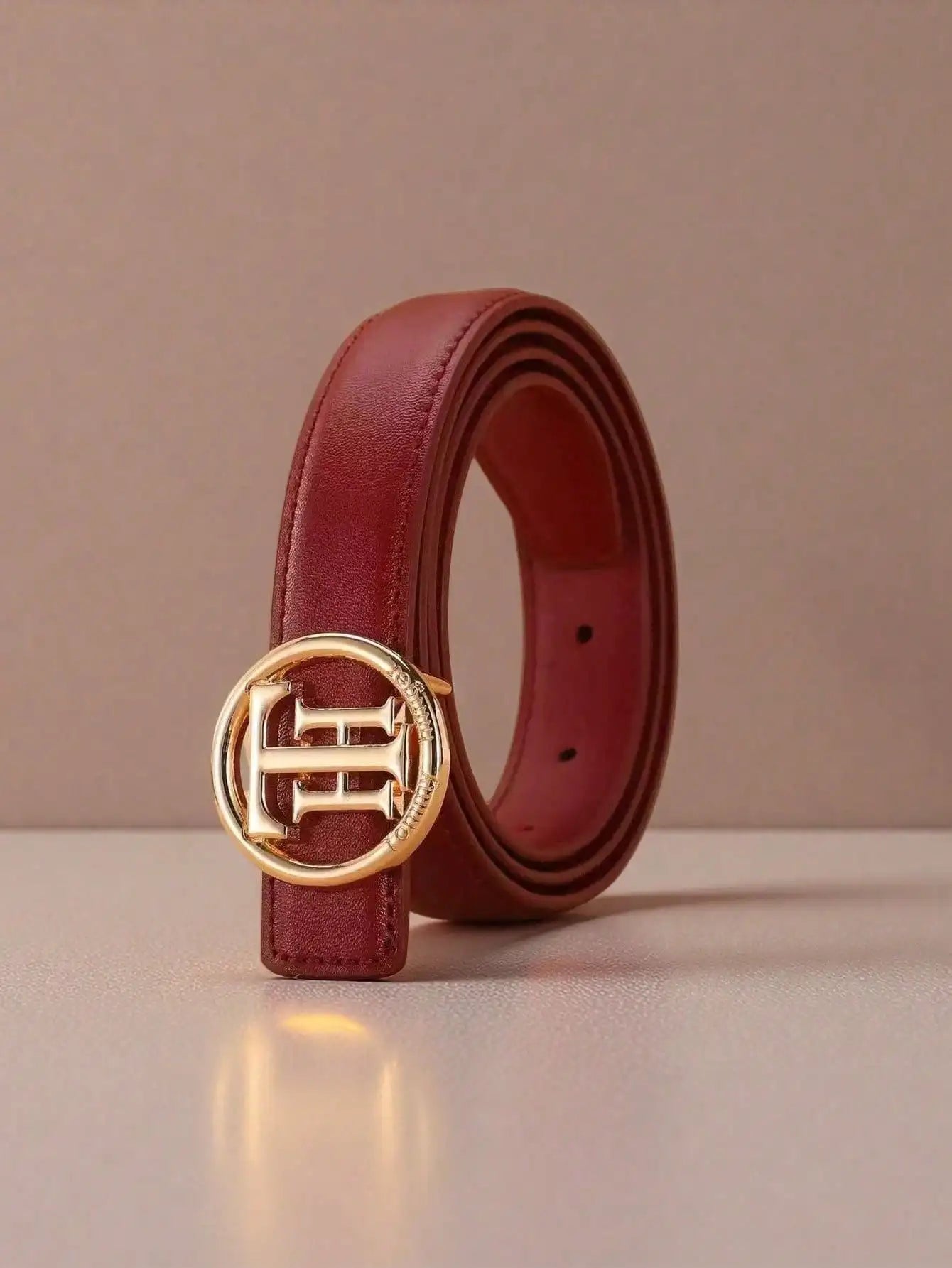 Women's fashion belt with smooth buckle, 2.5cm wide, in classic style, versatile for jeans, personalized design, Showlu brand