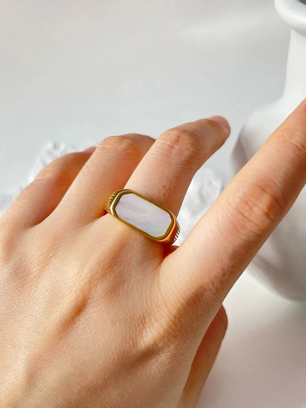Gold-plated stainless steel Peri'sBox mother of pearl rectangle ring with elegant design, showcasing a stylish jewelry piece.