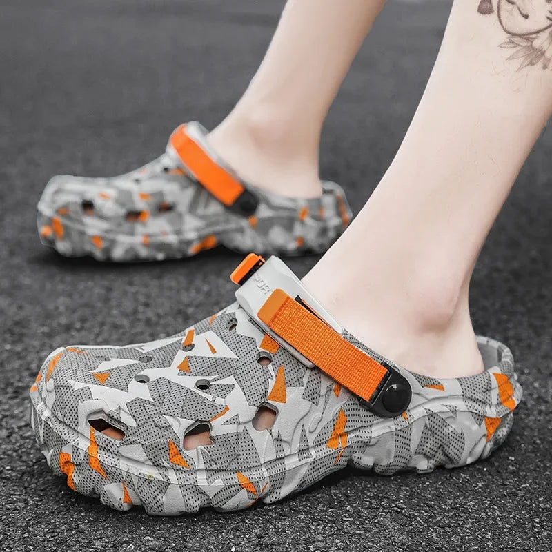 Light blue EVA men's summer slippers with open holes, casual clogs for home, garden, outdoor, and beach wear.