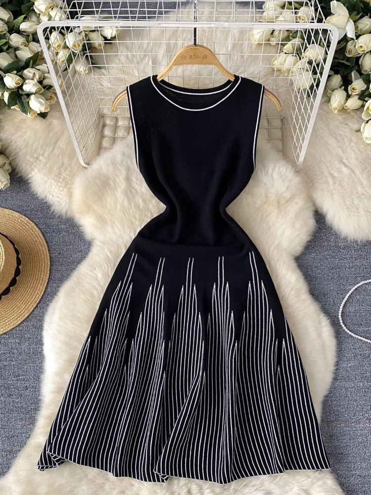 Showlu Fashion women's mini dress, sleeveless A-line bodycon with round neck, knitted Y2K style for party or club wear.