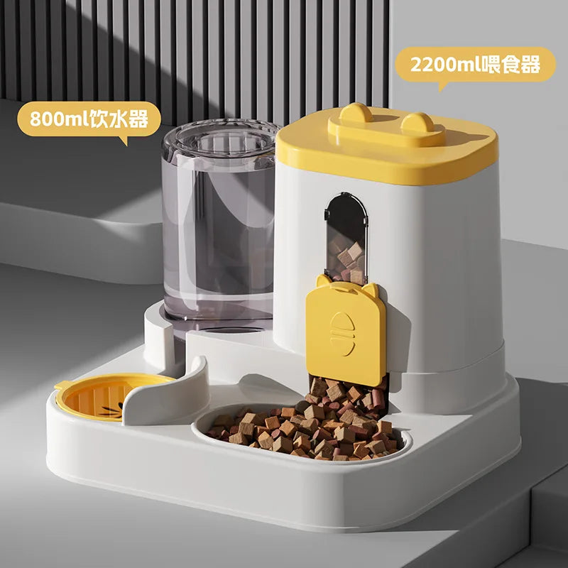 Showlu Smart General automatic pet feeder with digital display, food tray, and feeding compartments for small to medium pets.