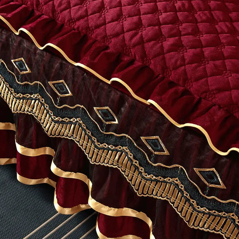 AI WINSURE-European Lace Velvet Bedspreads Quilted, King Size, Luxury, Retro Soft Bedskirt Set, with 2 Pillow Shams, Queen