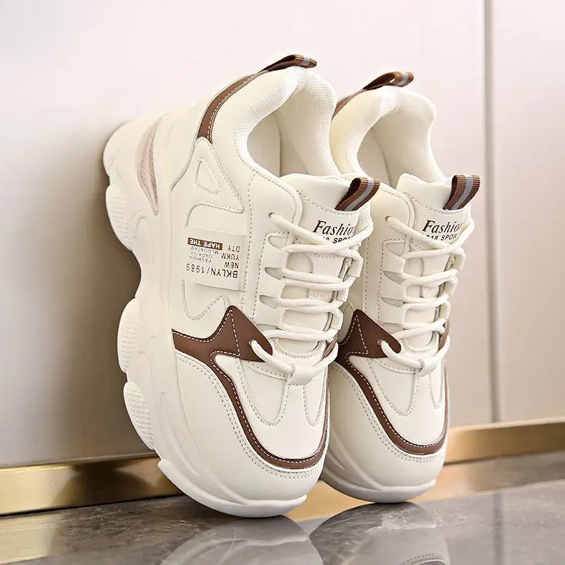 Large size lightweight women's sports shoes by Showlu Fashion, breathable casual shoes with thick soles for comfort and versatility.