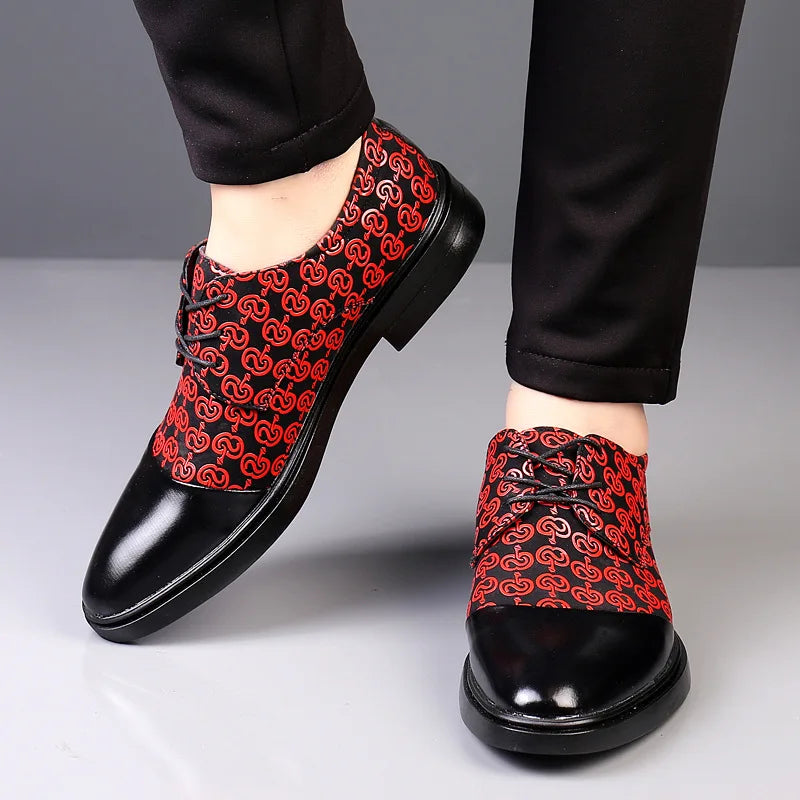 Black patent leather men's dress shoes with pointed toes and sleek Oxford style, designed for formal occasions.