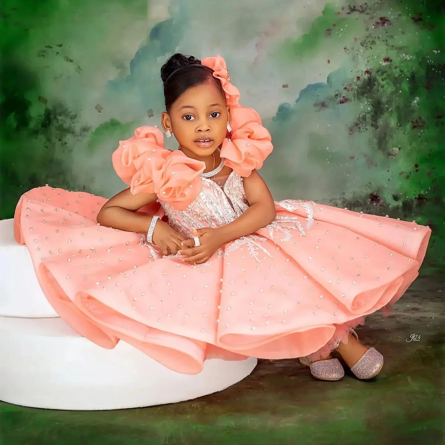 Customized Peach Pink Flower Girl Dress For Wedding Satin Knee Length Appliques Crystal Kids Birthday Party First Communion Gown