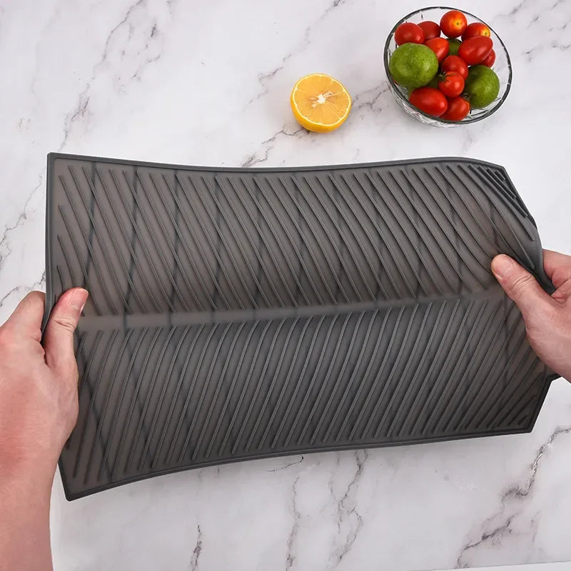 Showlu Smart General silicone sink protector mat with drainage holes, designed to protect sink surfaces and prevent damage.