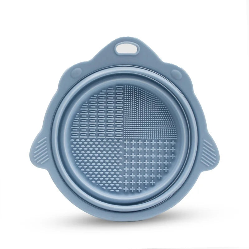 Showlu Smart General silicone makeup brush cleaner pad with textured surface for easy brush cleaning.