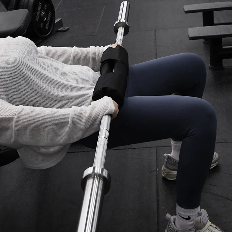 Thickened non-slip barbell shoulder pads for gym weightlifting, providing neck support and protection during strength training.