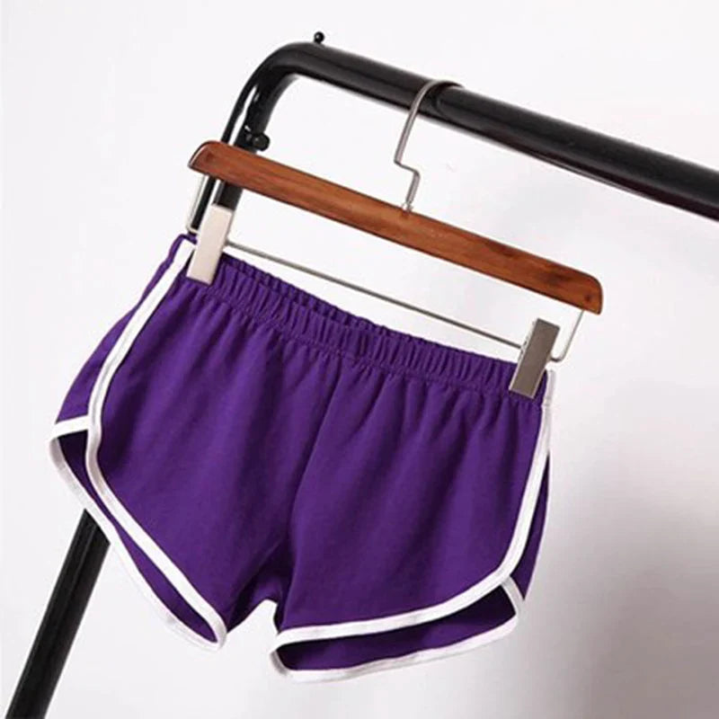 Black SHOWLU women's high-performance yoga shorts, designed for gym and running, with a comfortable fit and sleek style.