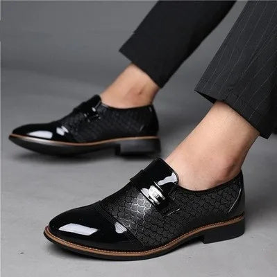 Men's black leather Oxford dress shoes with non-slip soles, classic business style, designed for formal occasions and professional wear.