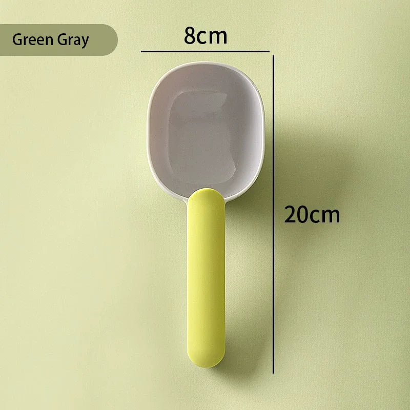 Showlu Smart General pet food scoop with clip, featuring a durable plastic design for easy measuring and sealing pet food bags.