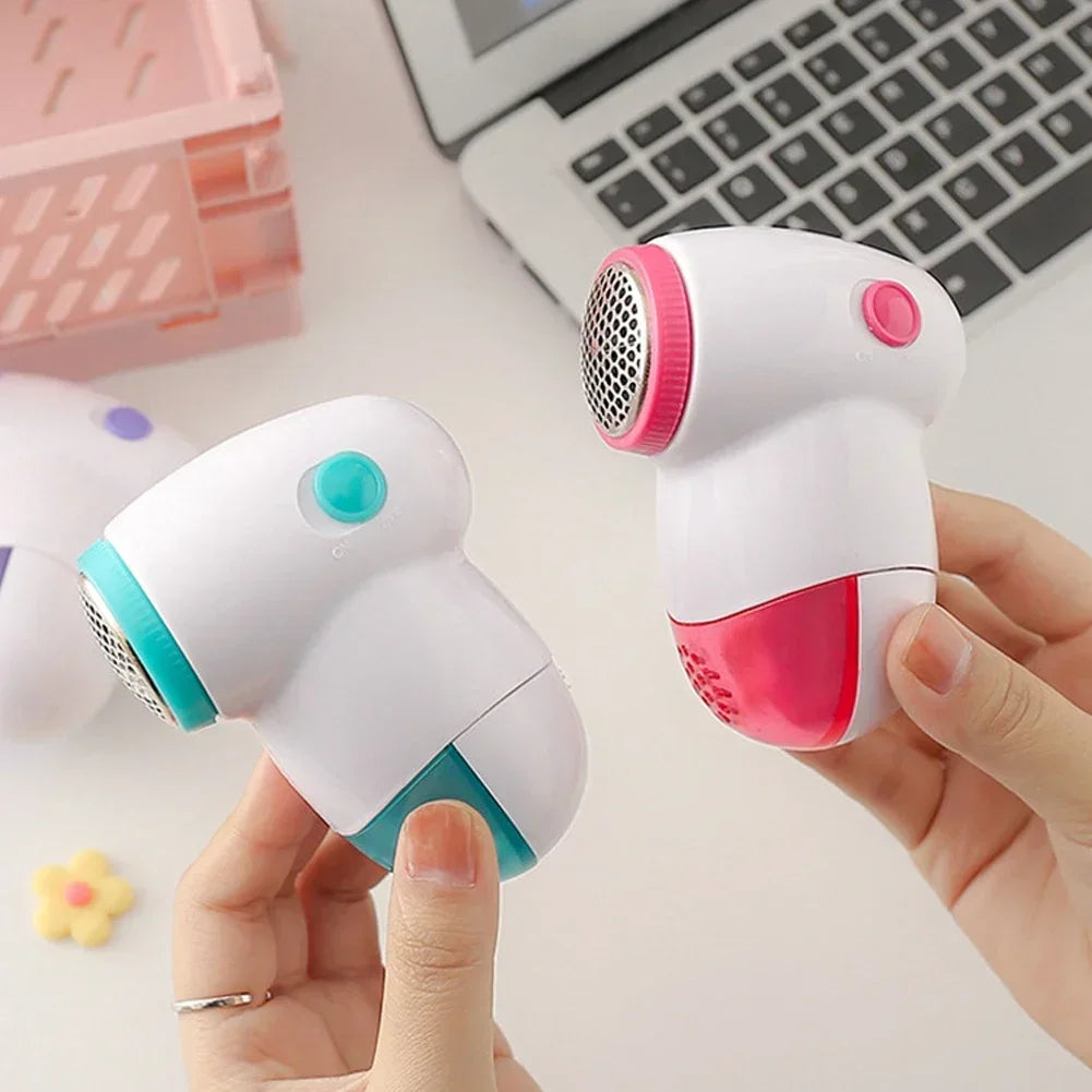 Showlu Smart General electric lint remover fabric shaver with a handheld design and rechargeable battery, removing lint from clothing.