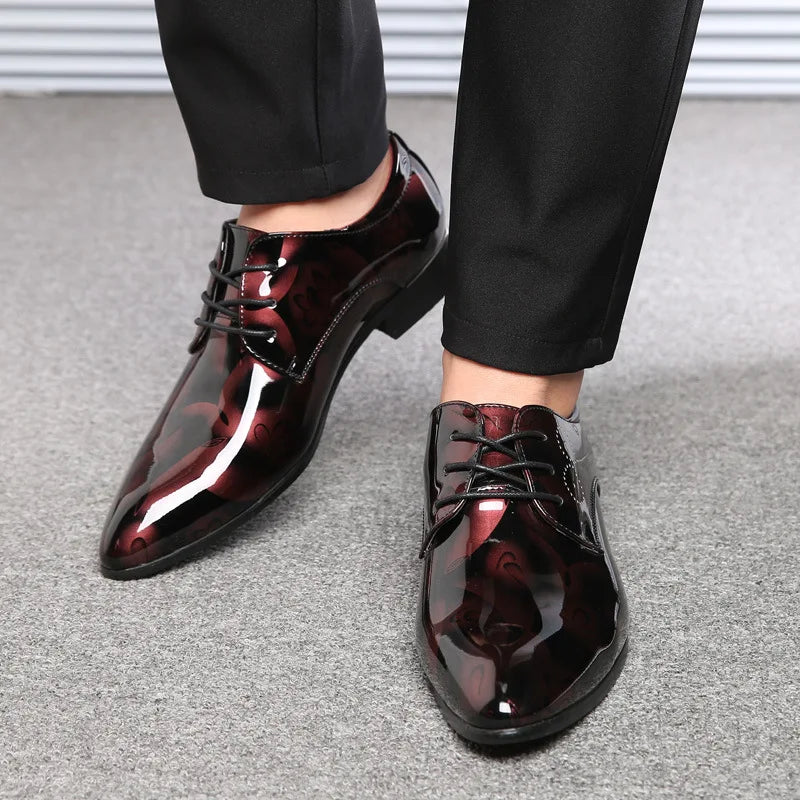 Men's retro floral Oxford shoes by Showlu Fashion with pointed toe, lace-up derby style and vintage floral pattern.