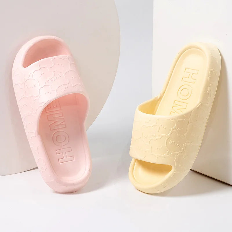 Cute cloud-themed women’s and men’s summer beach slippers with soft soles, non-slip EVA flip flops and indoor shower shoes.