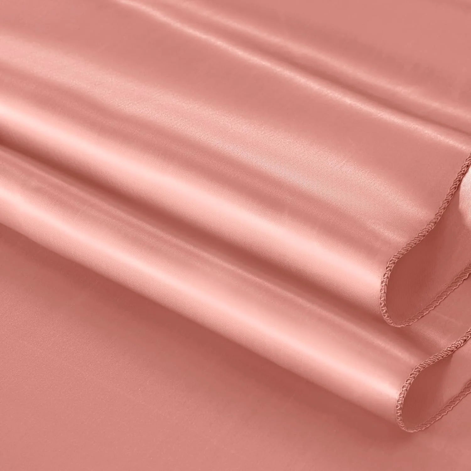 Round satin wedding tablecloth with smooth silk finish, ideal for Christmas, banquets, anniversaries, and elegant dining events.