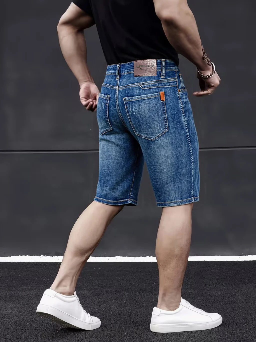 Slim fit men's denim shorts in classic style, Showlu Fashion, featuring stretch fabric and casual design, size 40 for summer wear.