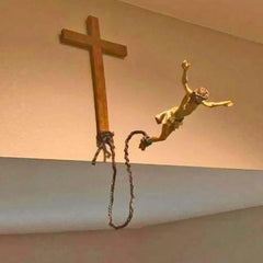 Unique Religious Artwork Bungee JumpingJesus Handmade Wooded Resin Sculpture Decorative Ornament Wall Decorations
