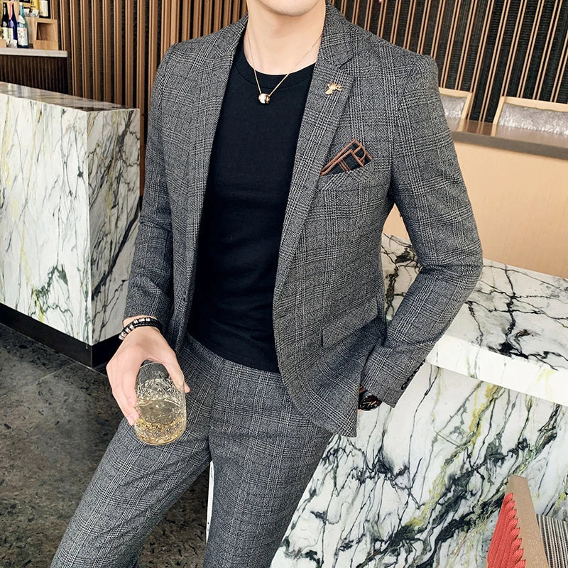 Men's British style business suit by Showlu Fashion, 2-piece jacket and pants, tailored formal wear for professional occasions.