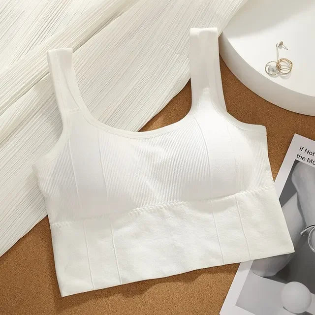 Seamless breathable sports bra for women, anti-sweat fitness top with shockproof padding, ideal for yoga, gym, and workout activities.